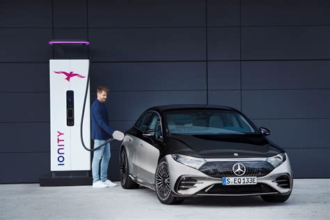 Mercedes-Benz EQS electric luxury sedan is now fully unveiled | Electrek