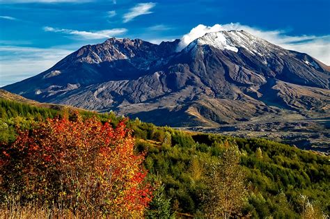 New study co-authored by UW geologists looks at what lies below Mount St. Helens | UW News