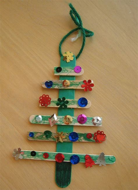 Pre-K Art and Crafts | Christmas Tree Craft: Preschool/Elementary ...