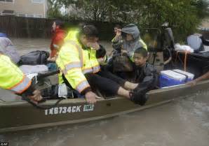 Efforts to rescue thousands from Houston flooding continue | Daily Mail Online