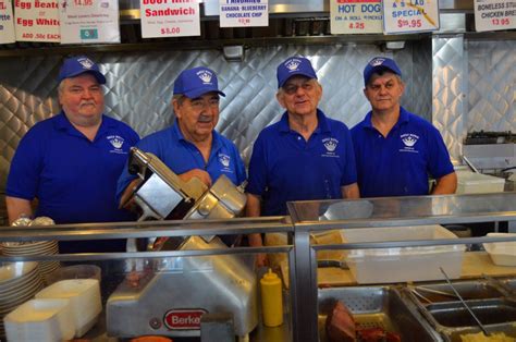 Tewksbury's Deli King is closing its doors after 35 years - Thehiu