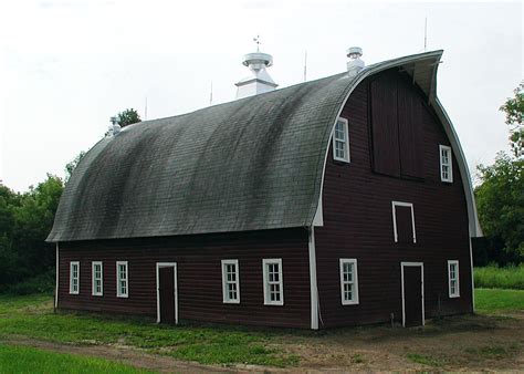 Round roof barn | Barn roof, Gambrel barn, Barn renovation