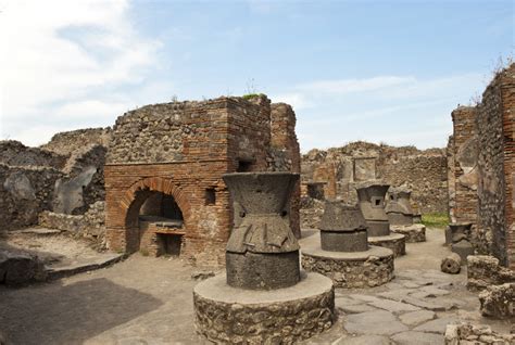 Skip The Line Guided Tour of Pompeii's Ruins - Pompei | Project Expedition