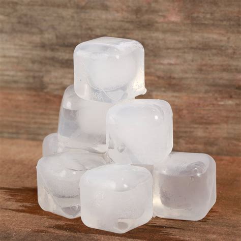 Clear Reusable Ice Cubes S/30 — Kikkerland B.V