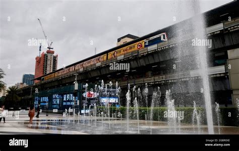 BTS Skytrain Station Siam Square Bangkok Thailand view from Siam Paragon Plaza Stock Photo - Alamy