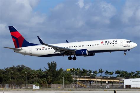 Delta Air Lines Boeing 737-900ER on Climbing Phase - Aircraft Wallpaper ...