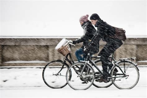 Overtaking - Cycling in Winter in Copenhagen | Mikael Colville-Andersen ...