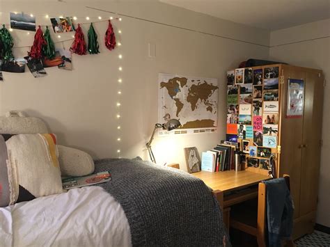 46 Dorm Room Decorations Ideas https://silahsilah.com/home-decor/46 ...