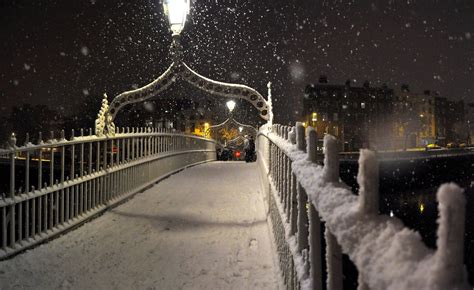 snow snow | snow over ha'penny bridge in dublin november 201… | Motorito | Flickr