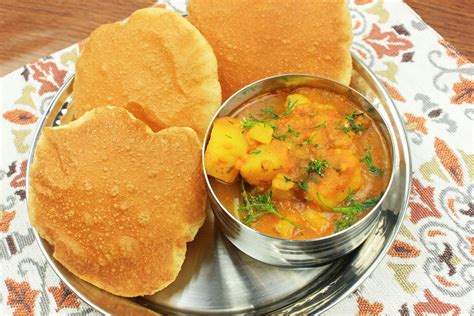 Aloo Poori Recipe | Curry recipes indian, Aloo poori recipe, Curry recipes