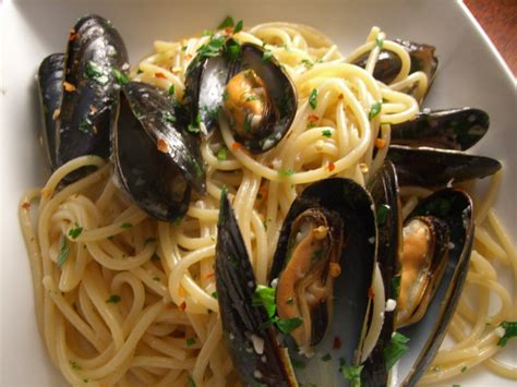 Bitter Wintermelon: Pasta with steamed mussels