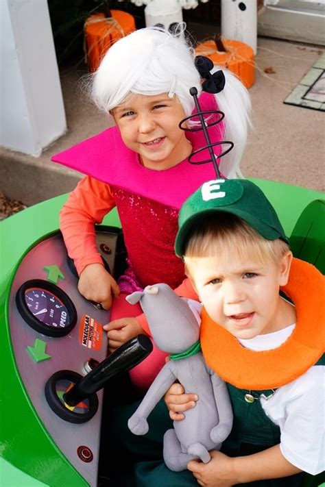 The Jetsons Family Halloween Costume | DIY Costume Guide - Photo 2/10