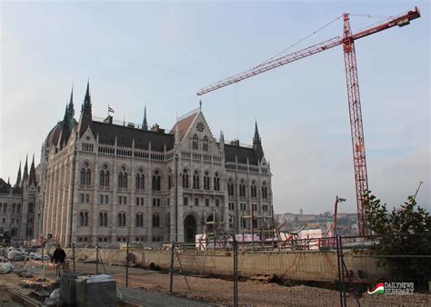 The Hungarian Parliament Area In Late November – Photo Gallery | Daily ...