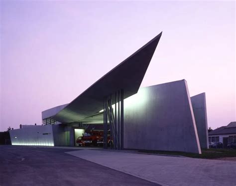 Zaha Hadid embraced the potential of deconstructivism Zaha Hadid ...