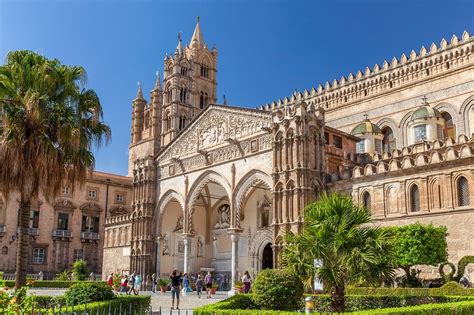 Palermo, the bustling and fascinating capital of Sicily. #Sicily # ...