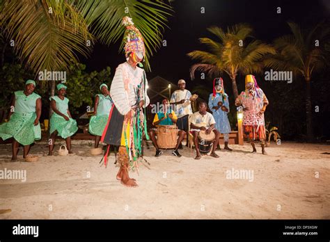 Garifuna dancing hi-res stock photography and images - Alamy