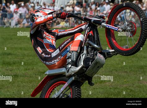 Motorcycle stunt hi-res stock photography and images - Alamy