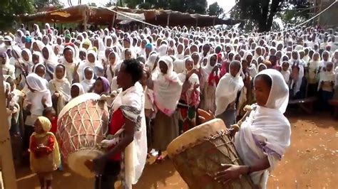 Ethiopian Orthodox Tewahedo Mezmur in Afan Oromo (ኦሮምኛ መዝሙር) (Wollega, Ethiopia)) - YouTube