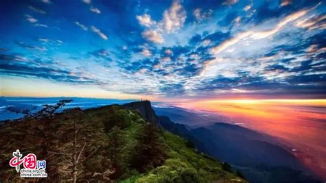 Spectacular sunrise in Mount Emei - China.org.cn
