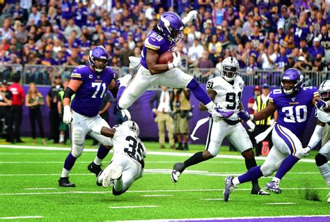 Vikings win 500th game in team history, rolling over Oakland 34-14 – Twin Cities