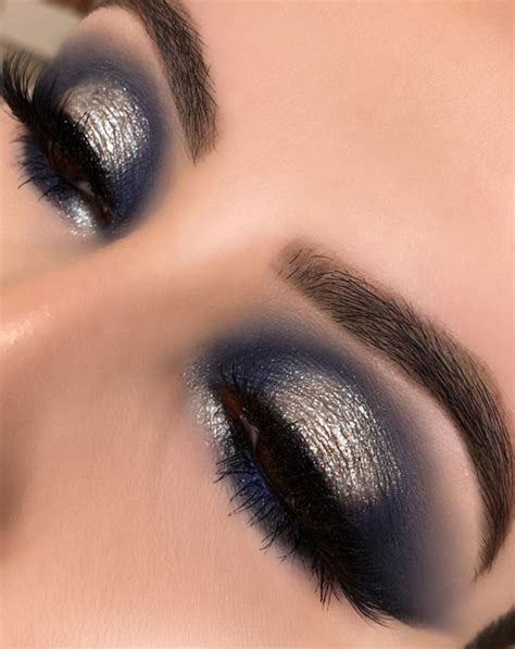 65 Pretty Eye Makeup Looks : Dark Blue and Gold Eyeshadow Look