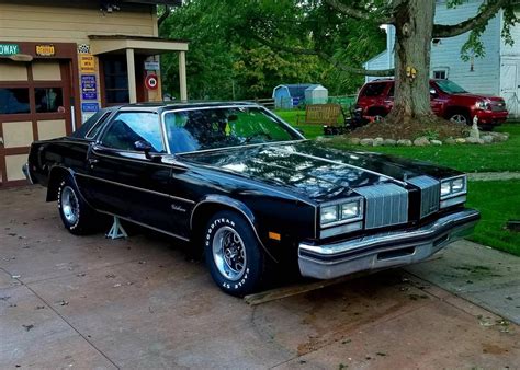 Sitting for 25 Years: 1977 Oldsmobile Cutlass Supreme | Barn Finds