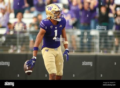 Seattle, WA, USA. 15th Oct, 2022. Washington Huskies wide receiver Rome Odunze (1) celebrates a ...