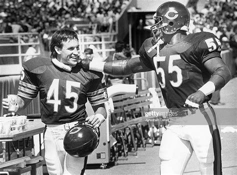 Gary Fencik and Otis Wilson of the Chicago Bears celebrate on the ...