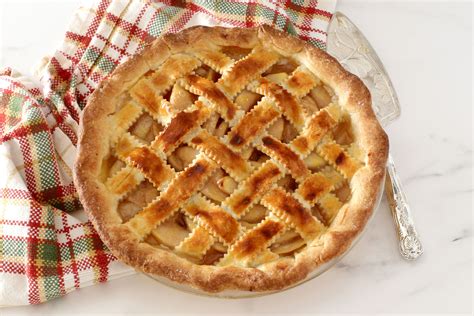 Fresh Pear Pie Recipe With a Lattice Top Crust