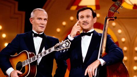 Tom Smothers, one half of comedy duo Smothers Brothers, dead at 86 | Fox News