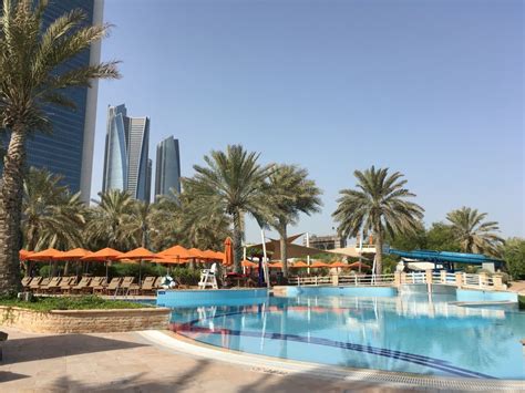 "Pool" Radisson Blu Hotel & Resort Abu Dhabi Corniche (Abu Dhabi ...