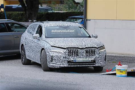 2023 Skoda Superb Combi Spied for the First Time, It Looks Bigger Than Ever - autoevolution