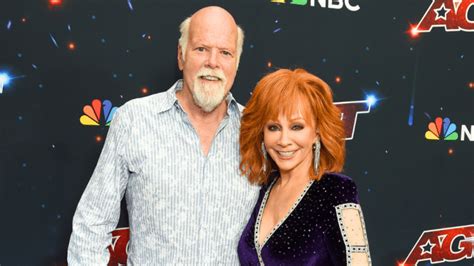 Reba McEntire & Rex Linn Pose For Photos On "AGT" Red Carpet