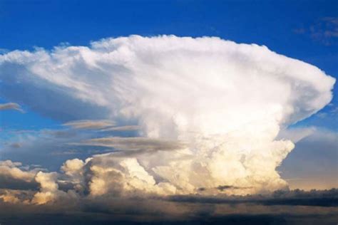 Awan Cumulonimbus: Pengertian, Proses, dan Dampaknya