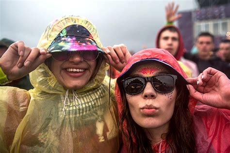 How to avoid freezing your socks off at Russian music festivals - Russia Beyond