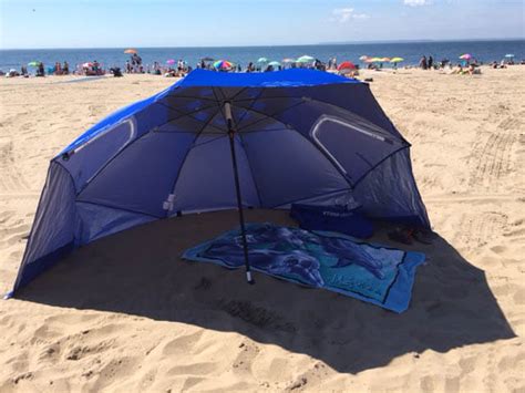 Travel Gadget Review - Large Beach Umbrella |Travel Tech Gadgets