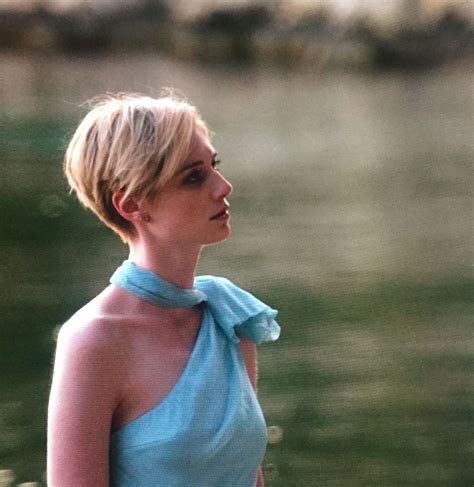 Elizabeth Debicki | Gray hair cuts, Short grey haircuts, Shortish hair