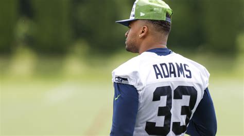 Seattle Seahawks All-Pro Jamal Adams suffers serious knee injury