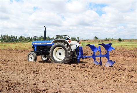 Best New Holland Tractor Models: Which is Right For You? - Tractor Logic