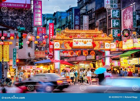 Raohe Street Night Market, Taipei - Taiwan Editorial Stock Image ...