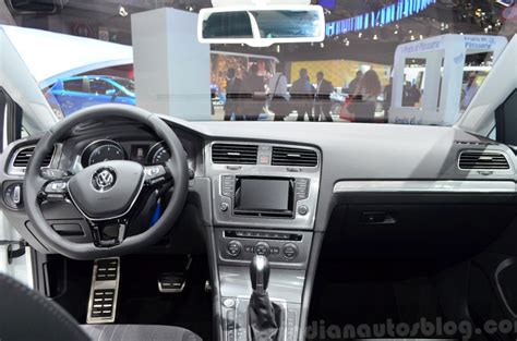 VW Golf Alltrack - Paris Live