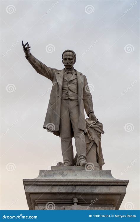 Jose Marti Statue at Parque Jose Marti Square in Cienfuegos, Cub Stock ...