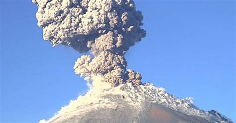 Mexico on LOCKDOWN after giant volcano eruption sparks EARTHQUAKE ...