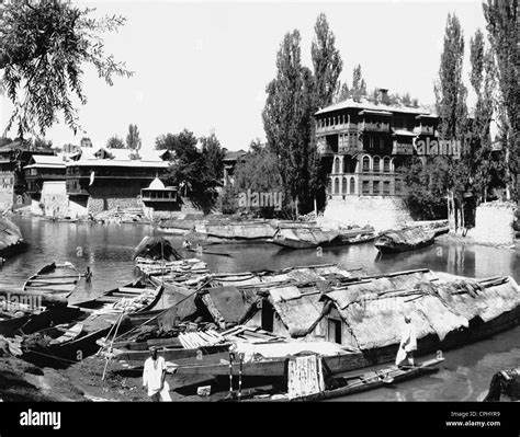 Houseboats in Srinagar Stock Photo - Alamy