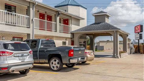 Reserve Econo Lodge HOU Airport Parking | Way.com