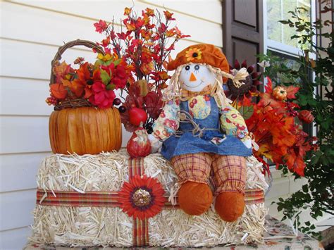 Pin by Ren Marie on Home Decor | Fall outdoor decor, Fall festival decorations, Fall halloween decor