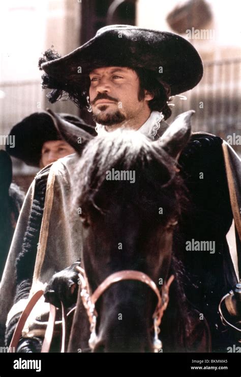 Oliver reed musketeers hi-res stock photography and images - Alamy