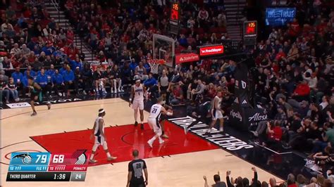 Damian Lillard with a dunk vs the Orlando Magic - Yahoo Sports