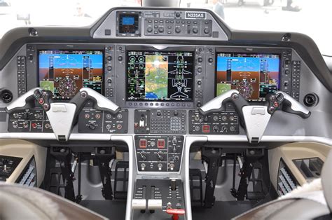 Embraer Phenom 100 Cockpit