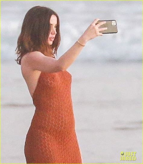 See Photos from Ben Affleck & Ana de Armas' PDA-Filled Beach Stroll in Costa Rica!: Photo ...